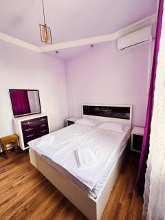 Garden EVN Airport - Pʼarakʼar - 6