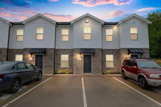 Alto P5 Spectacular 2bd25bth Unit - Clarksville - 3