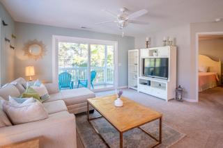 Marsh Girl Apartment - Southport - 6