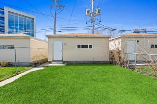 Newly rehabbed Greystone with 2 private apartments, backyard, garage, laundry, close to expressway - Chicago - 7