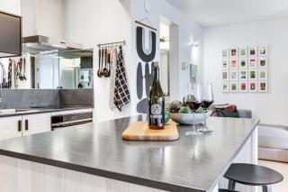 Chic Bend Condo with Fireplace and Forest Views! - Bend - 9