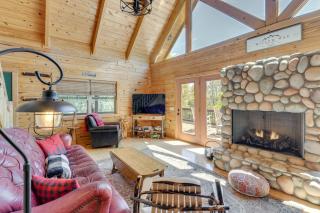 Wanderlust Cabin with Deck and Lovely Mountain Views - Brasstown - 2