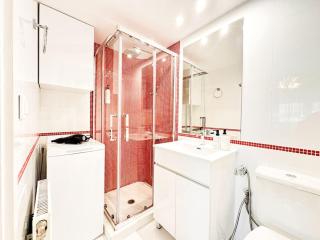 Pame Rentals - Chic Alimos Home, 5 Min Walk to the Beach - Athens - 5