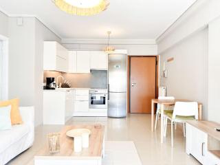 Pame Rentals - Chic Alimos Home, 5 Min Walk to the Beach - Athens - 3