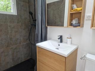 La sérénité Balinaise, chambre et sdb privée, jardin , piscine et jacuzzi en saison, près de Chantilly, parc Astérix et CDG et Paris en 20' - Orry-la-Ville - 2