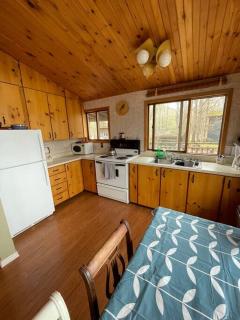 Waterfront Cottage, No Weed Swimming & Western Exposure on Buck Lake - Perth - 4