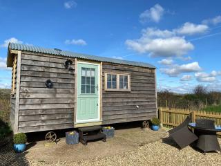 Luxury Shepherd Hut - Kelham - 9