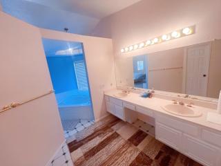 Comfy Master Room - Riverside - 4