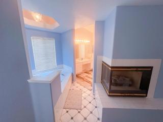 Comfy Master Room - Riverside - 3