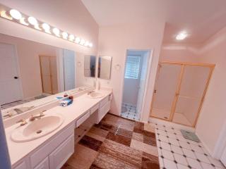 Comfy Master Room - Riverside - 2
