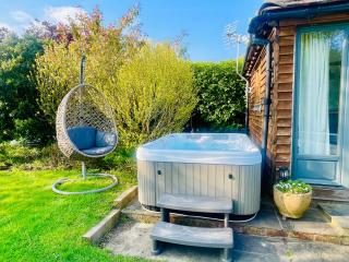 The Barn cottage with hot tub overlooking the lake - Ringmer - 8