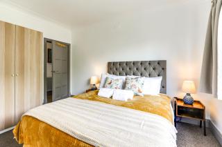 Wisteria Apt Spacious 3BR & Balcony - Mill Hill - 9