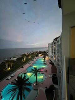 Unique beachfront condo with exceptional views - Galveston - 0