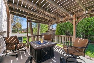 Charming Home with RV Parking - 30 miles from RMNP! - 1