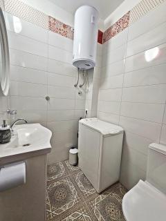 Apartments by the sea Krilo Jesenice, Omis - 23043 - Jesenice - 1