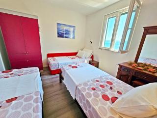 Apartments by the sea Krilo Jesenice, Omis - 23043 - 7