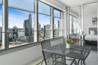 Sunny Resort with Pool Games Room & Gym - Gold Coast - 9
