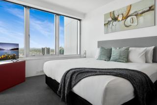 Sunny Resort with Pool Games Room & Gym - Gold Coast - 3