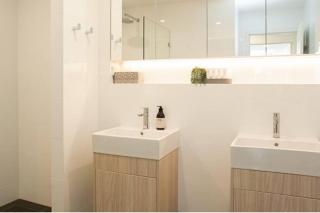 Beautiful One Bedroom Self- Catering Mary - Sidney - 0
