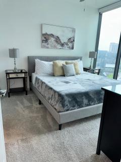 Ruby Retreat - Highrise! Balcony, Year-round Pool,City View - Atlanta - 3