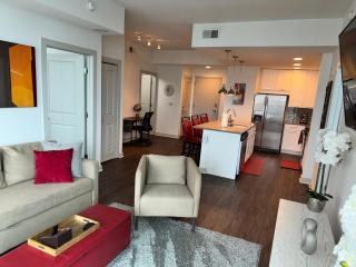 Ruby Retreat - Highrise! Balcony, Year-round Pool,City View - Atlanta - 5