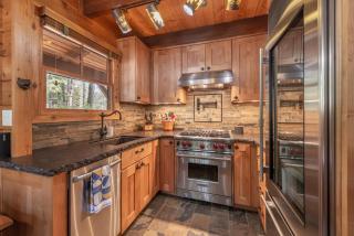 Cozy Pet-Friendly Cabin Private Hot Tub Fenced In Yard Book on Mobile for Promo Price - Homewood - 4