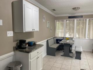 Modern & Elegant. Nurses Welcome - Valdosta - 4
