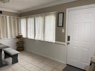 Modern & Elegant. Nurses Welcome - Valdosta - 5