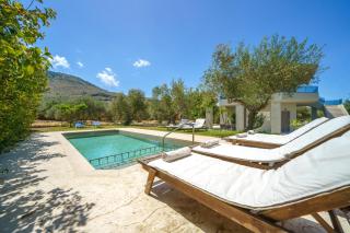 Villa Marian with Private Swimming Pool & Jacuzzi - Georgioupolis - 9