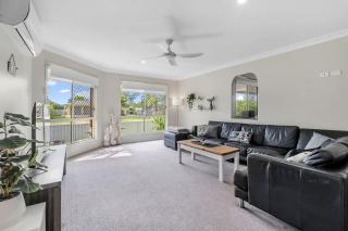 'Wattlebird Lane' Sunny Family-Friendly Abode - Hervey Bay - 2
