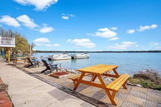 3BR Fife Lake Getaway with Fire Pit & Hot Tub - Fife Lake - 9