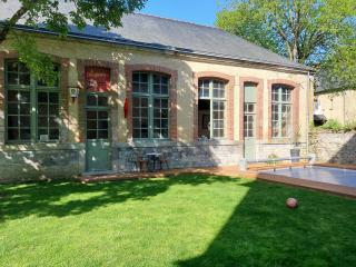 Grande maison familiale plein centre vieux Laval - Laval - 9
