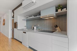 Modern 1-Bed City Skyline Views & Close to Shops - Melbourne - 4