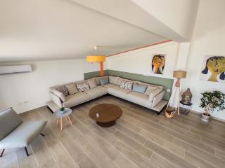 Luxurious Attic Apartment - 8