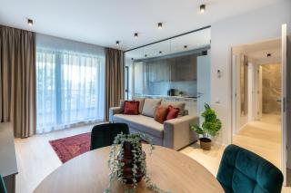 Stylish 1BR Apartment with Balcony in Vibrant Business Area - Bucarest - 4