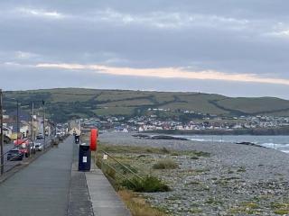 Awelon, A lovely 5 bedroom cottage with sea views - Borth - 9