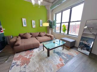 Family-Friendly 3BR Near McCormick Place, Soldier Field & Shedd Aquarium, A Prime South Loop Spot - 0