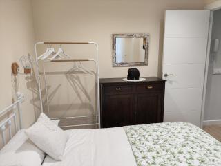 Moderno, luminoso y exterior en calle peatonal - 3