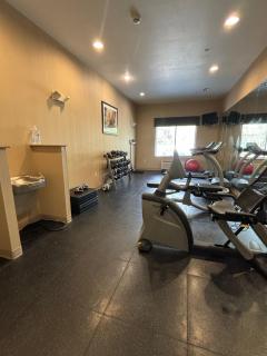 Holiday Inn Express - 1