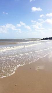 Beautifully appointed 2 storey chalet with access to outdoor swimming pool - 5 minute stroll to miles of sandy beach - Near to the Norfolk Broads & Great Yarmouth - Scratby - 5