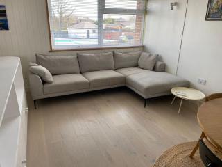Beautifully appointed 2 storey chalet with access to outdoor swimming pool - 5 minute stroll to miles of sandy beach - Near to the Norfolk Broads & Great Yarmouth - Scratby - 4