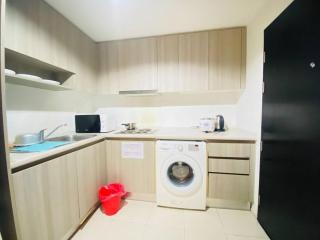 Lot of Food Night Market Swimming Pool Very Near Train MRT Big Shopping Malls - Bangkok - 8
