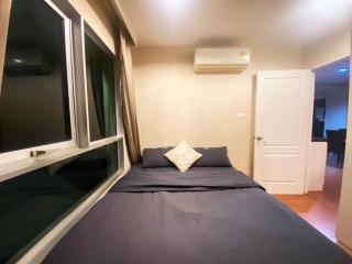Lot of Food Night Market Swimming Pool Very Near Train MRT Big Shopping Malls - Bangkok - 5