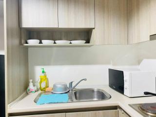 Lot of Food Night Market Swimming Pool Very Near Train MRT Big Shopping Malls - Bangkok - 3