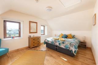 Spacious 6 bedroom property on a working fruit farm - 4
