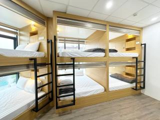 Hanoi Capsule Station Hostel - 1