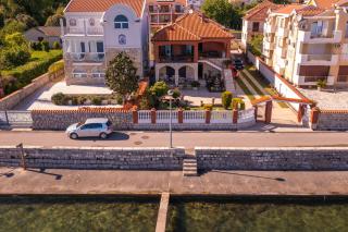 Seafront Haven Darka - Happy Rentals - Bijela - 1