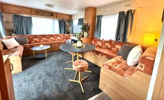 Dancing Seagulls Caravan at Martello Beach Holiday Park - Clacton-on-Sea - 9