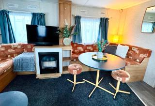 Dancing Seagulls Caravan at Martello Beach Holiday Park - Clacton-on-Sea - 6