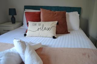 Large 3 Bedroom, 4 beds, City Apartment,near utilita arena free on-site parking - 1